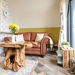 Buttercup Lodge